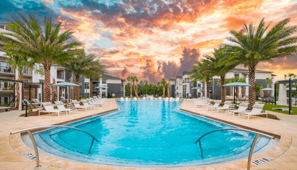 Resort-scale saltwater pool